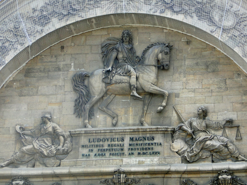 fronton des Invalides