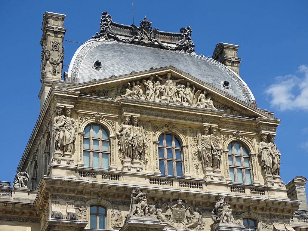 Louvre cour