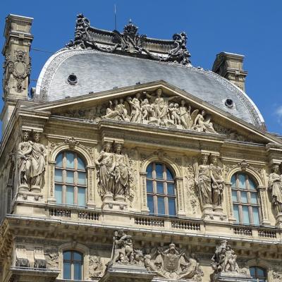 Louvre cour