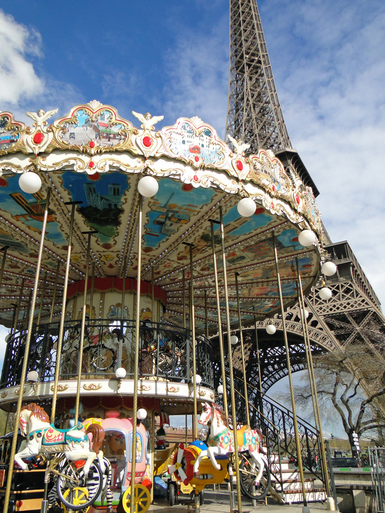 manège près de la tour Eiffel